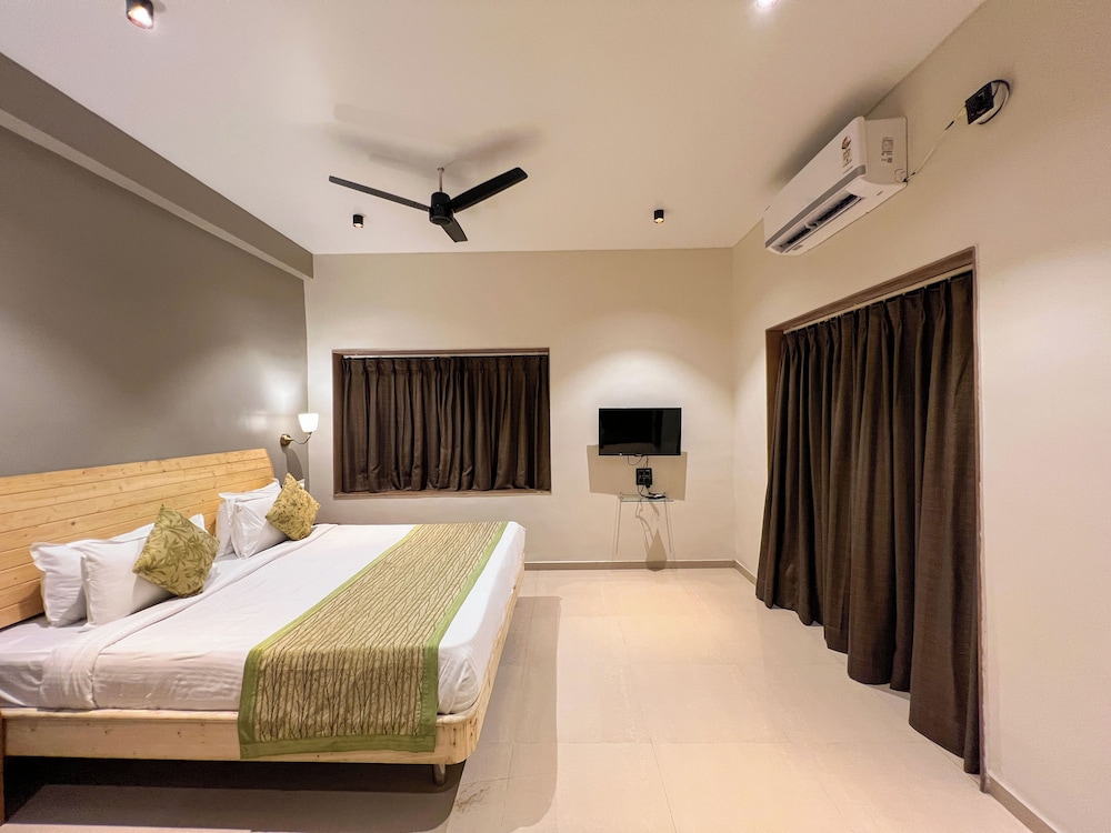 Yash Resort