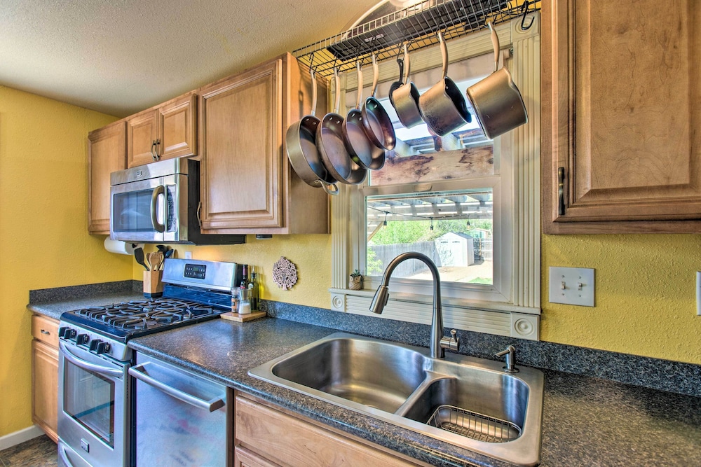 Patio, Grill & Yard: Cozy Denver Abode!