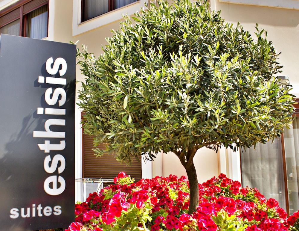 Hotel Esthisis Suites Chania - Image 1