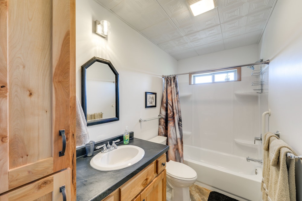 Family-friendly Lander Home Rental: Yard, Patio! - Property Image 12