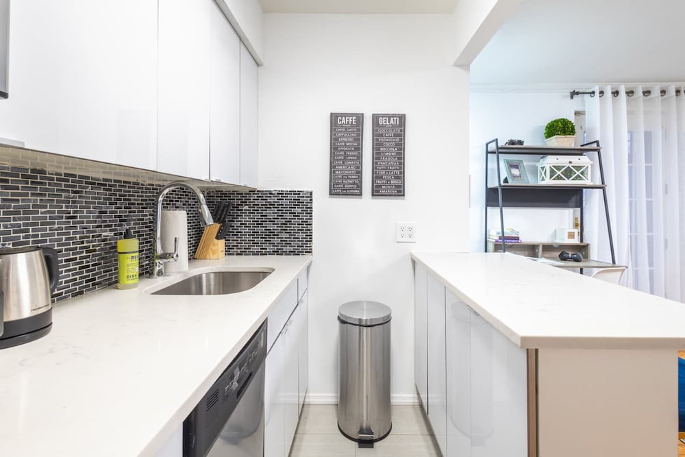 26-1c Gramercy Large 1BR WD