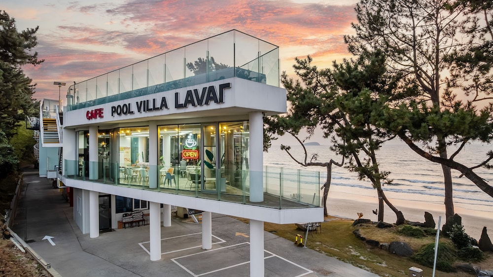 Boryeong Lavar Pool Villa