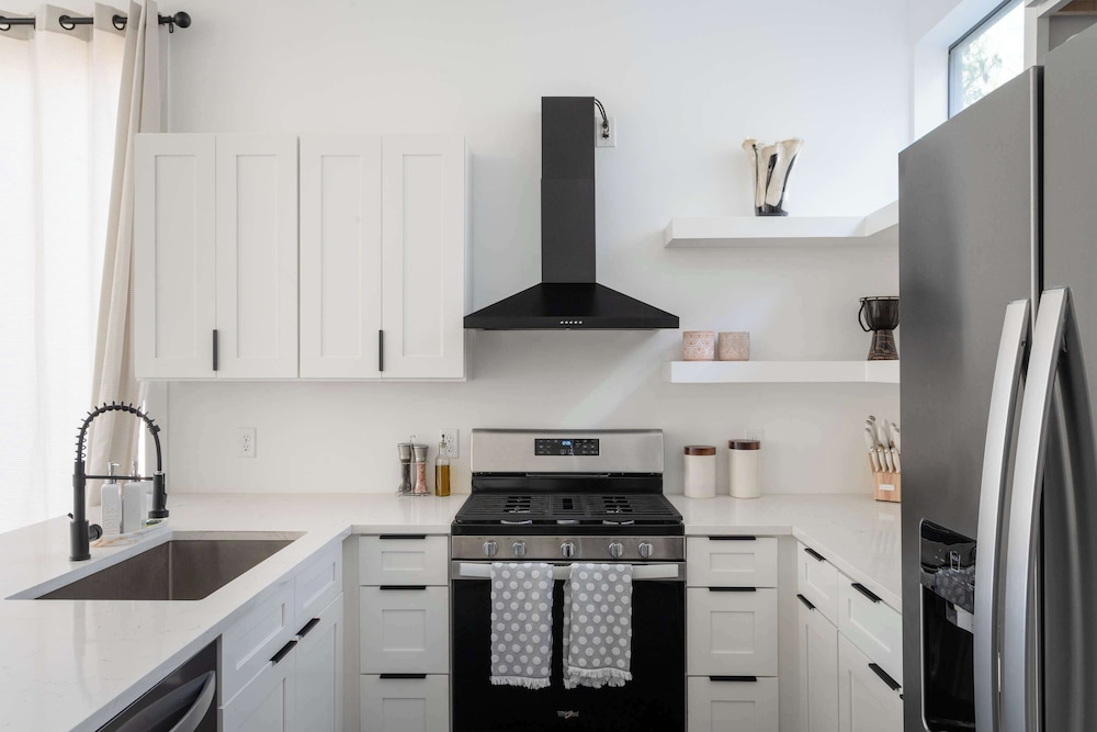 Upstay: Contemporary 2BR Retreat w Patio & BBQ