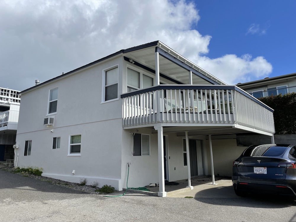 141 A 1st Street 3 Bedroom Home by RedAwning view 4