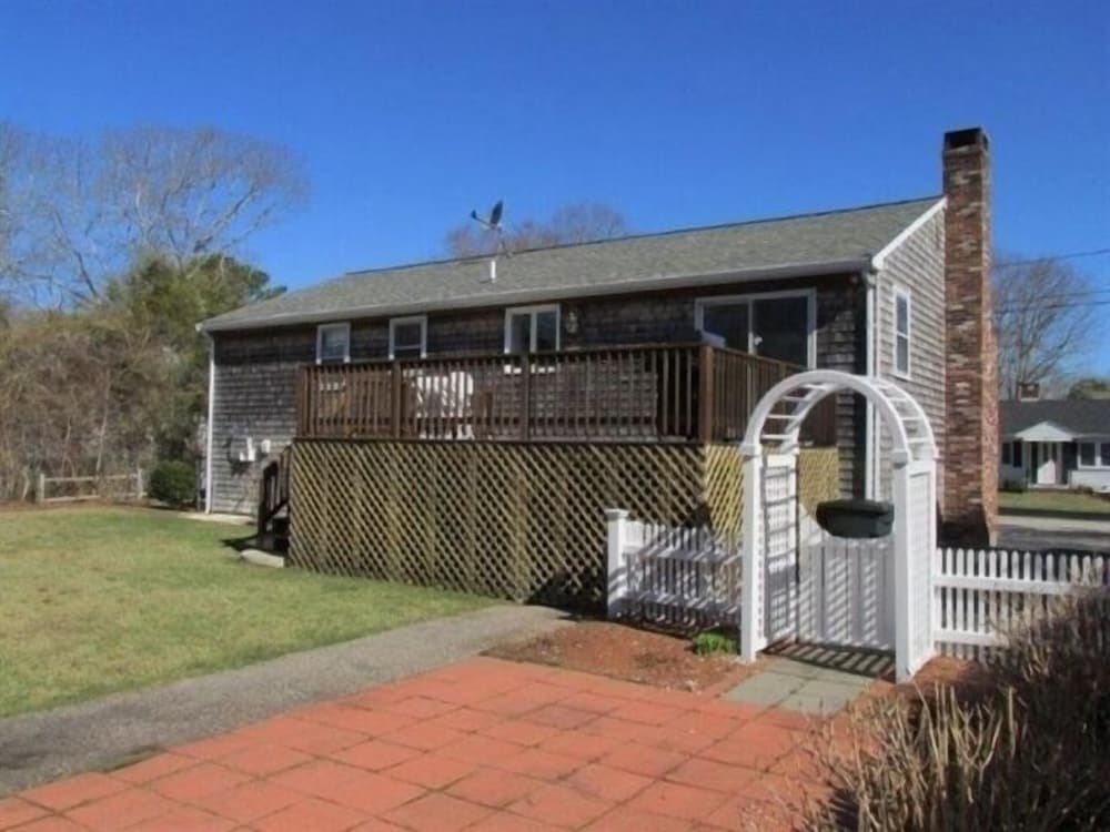Charming East Falmouth Home: Walk to Private Beach