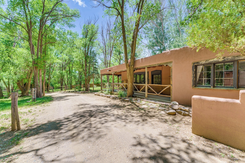 Mid-century Modern Taos Home w/ Hot Tub & Fire Pit view 4