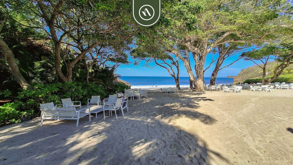 New 3BR Condo - Oceanview Terrace - Private Beach