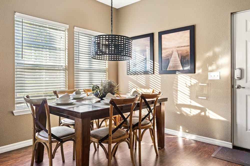 Welcoming 4 BR Sleeps 10 Guests Wl2901