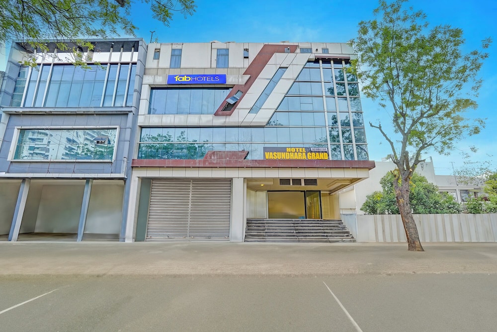Fabhotel Vasundhara Grand
