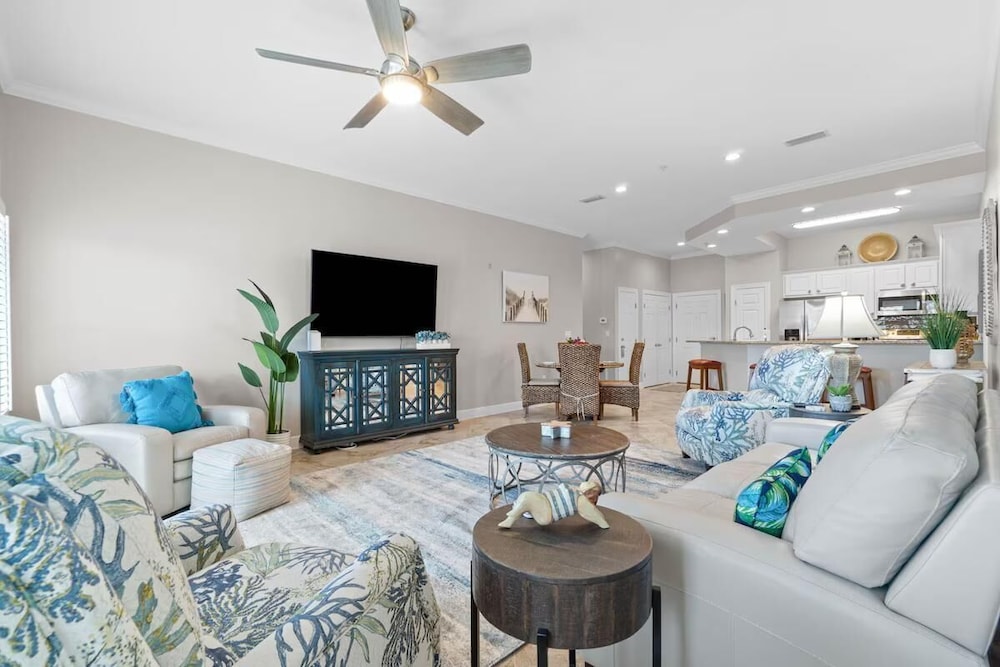 Pavilion Palms 203c