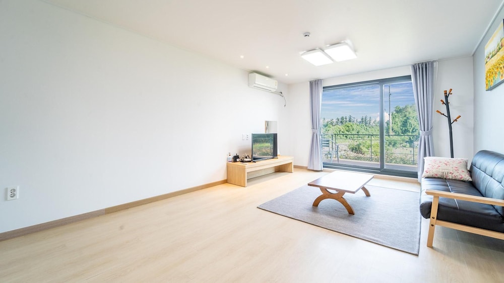 Jeju Chunjane Pension view 5