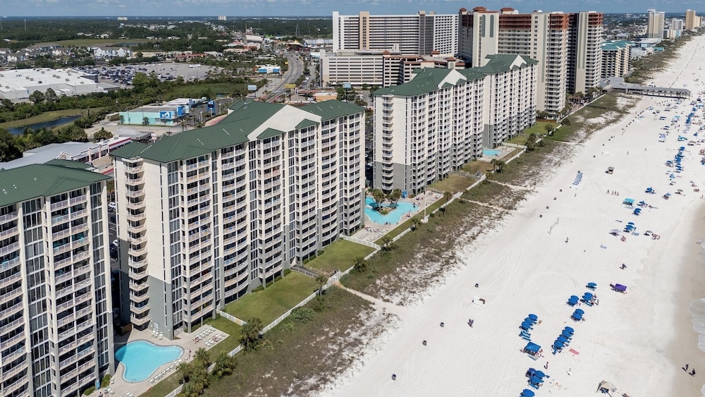 Beachfront King Suite Balcony + Jacuzzi