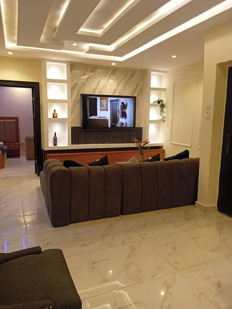 Less2more Luxury Suites - Comfort in Style