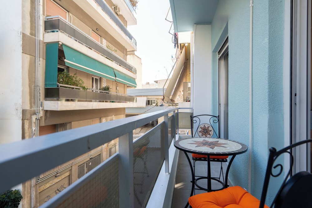 Luxury Comfort in Pagrati - 5 min to Varnava Square
