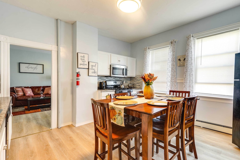 Charming Stoughton Apartment: 20 Mi to Boston