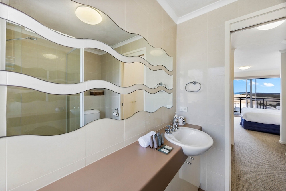 Oceanfront 3-bed Retreat With Pool-steps to Beach