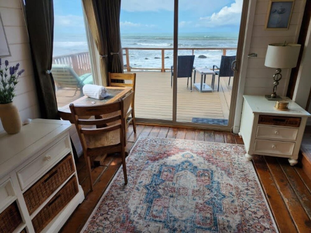 Ocean Front Cabin 15 Jacuzzi Sensational Views