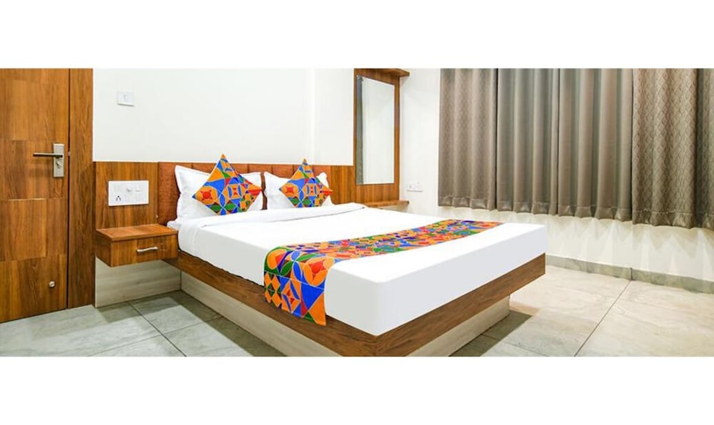 Hotel Shree Nakoda Paradise