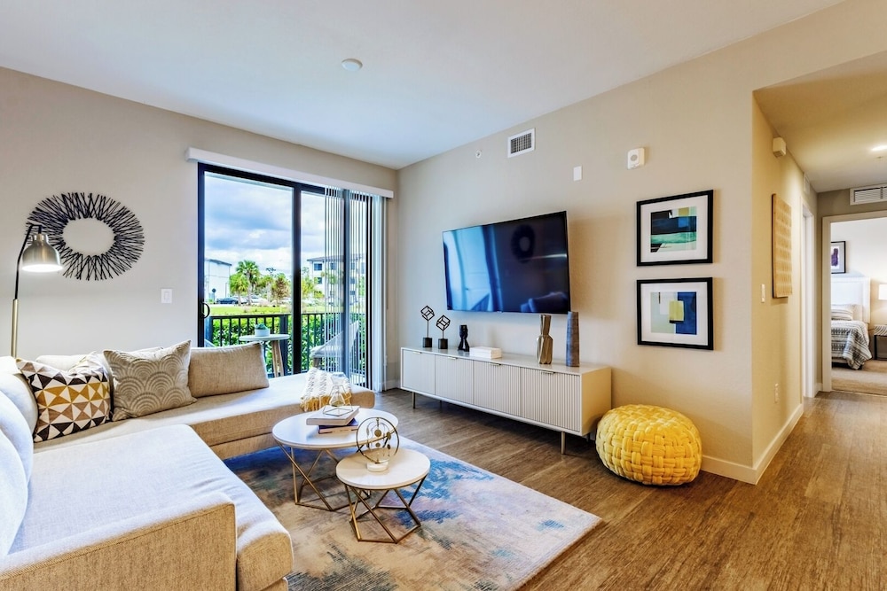Modern 2BR Fort Myers Condo Pool, BBQ & Near Beaches