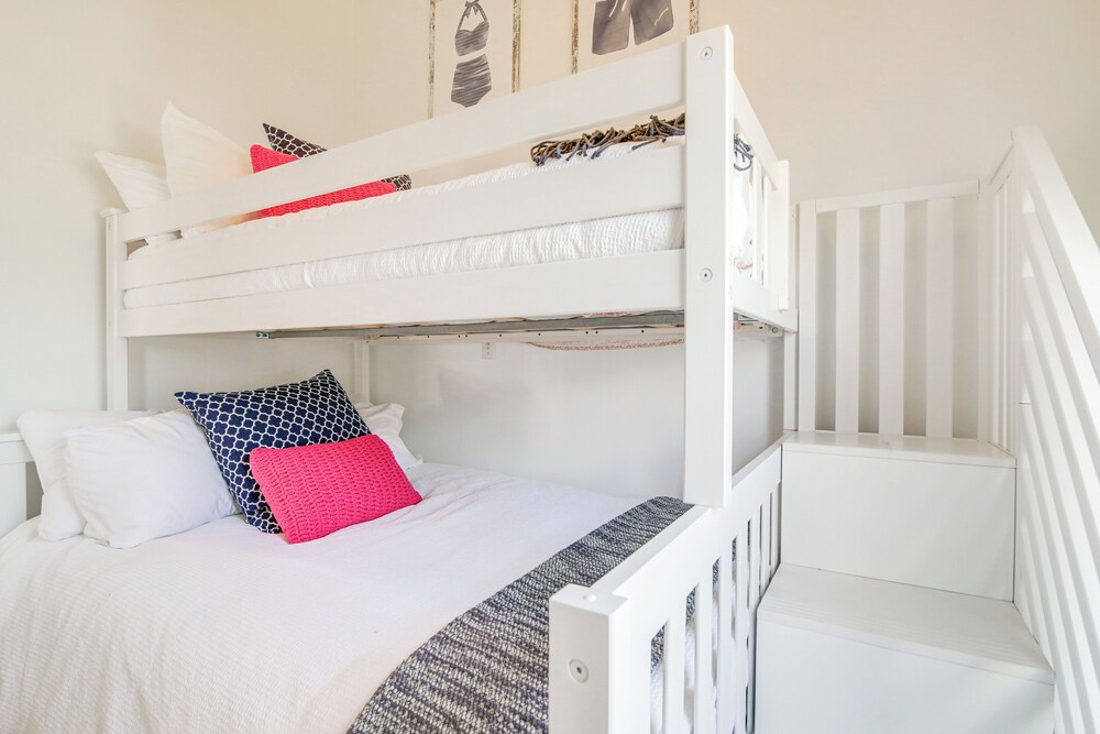 Idyllic Plymouth Vacation Rental - Steps to Beach!