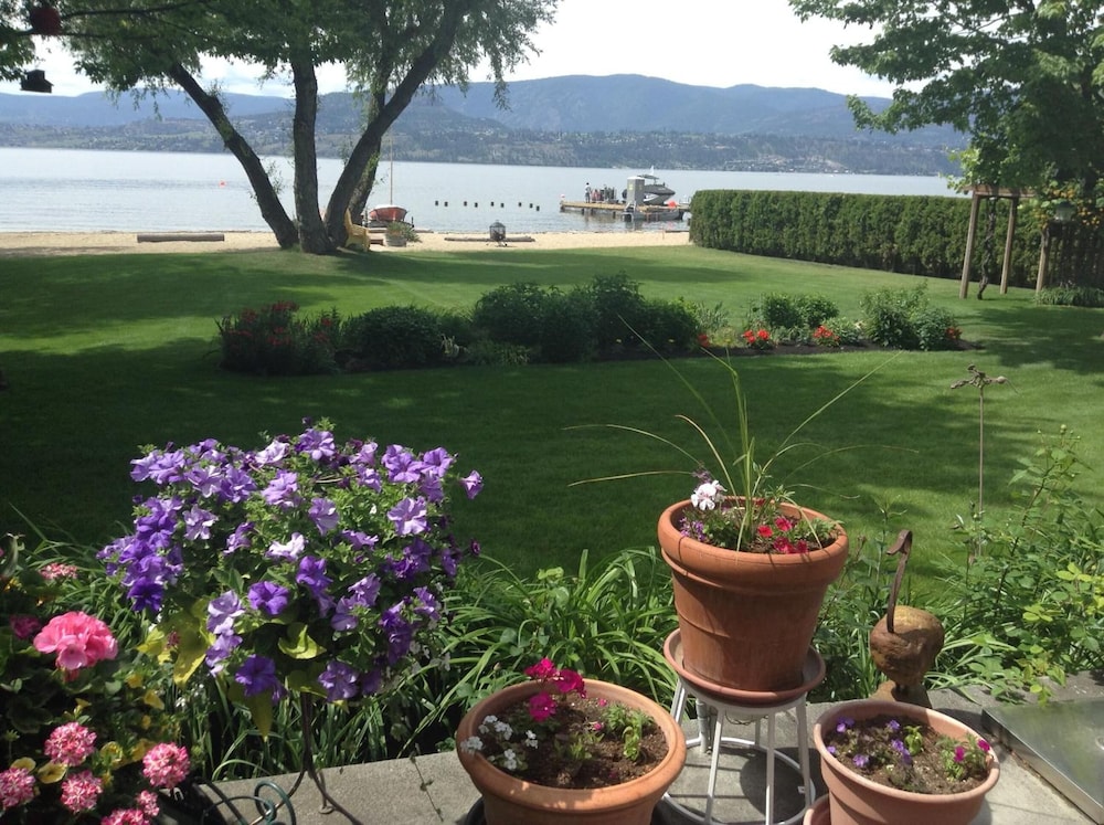 Lakeshore Bed & Breakfast