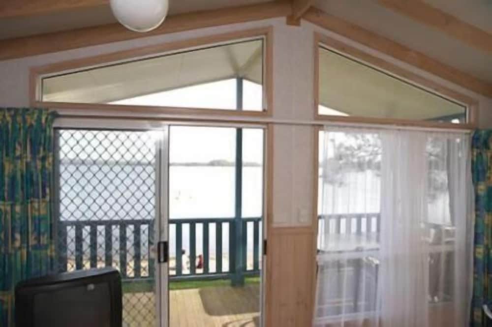 Tuross Lakeside Tourist Park view 3