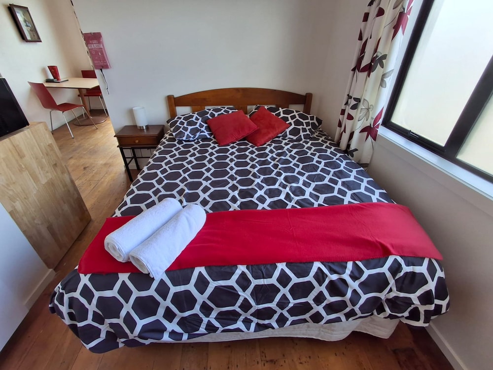 Motel Style Unit in the Heart of Collingwood