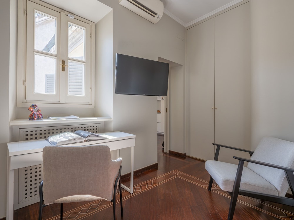 Corso Venezia - Elegant 1 BR apt With Shared Rooftop Terrace in the Heart of Milan