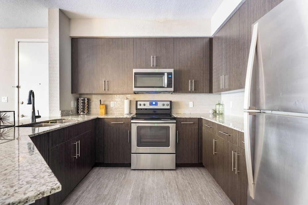 Daytona 3BR Getaway Pool, Gym, Pet Friendly