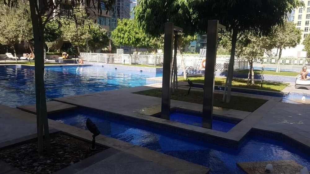 Durrani Homes - Designer 2BR Apt with stunning Burj Khalifa and Fountain View