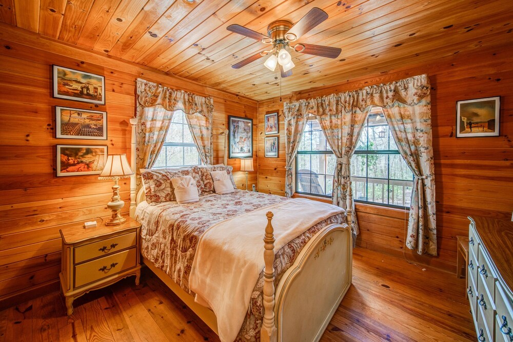 Blueridge Bunk House view 4