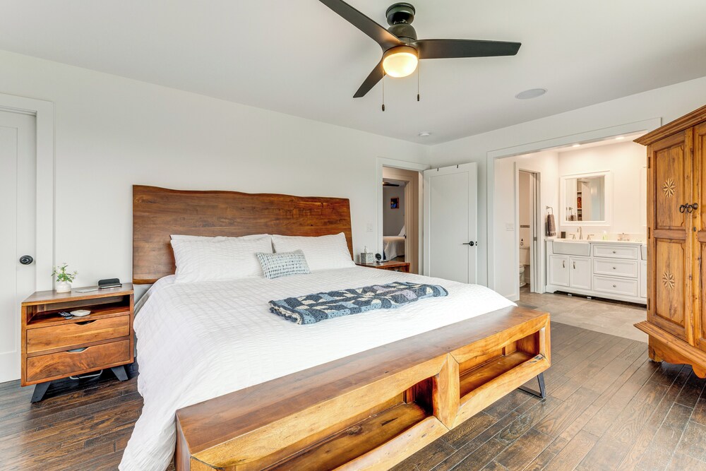 2 Mi to Lake Poway: Mtn-view Escape w/ Patio!