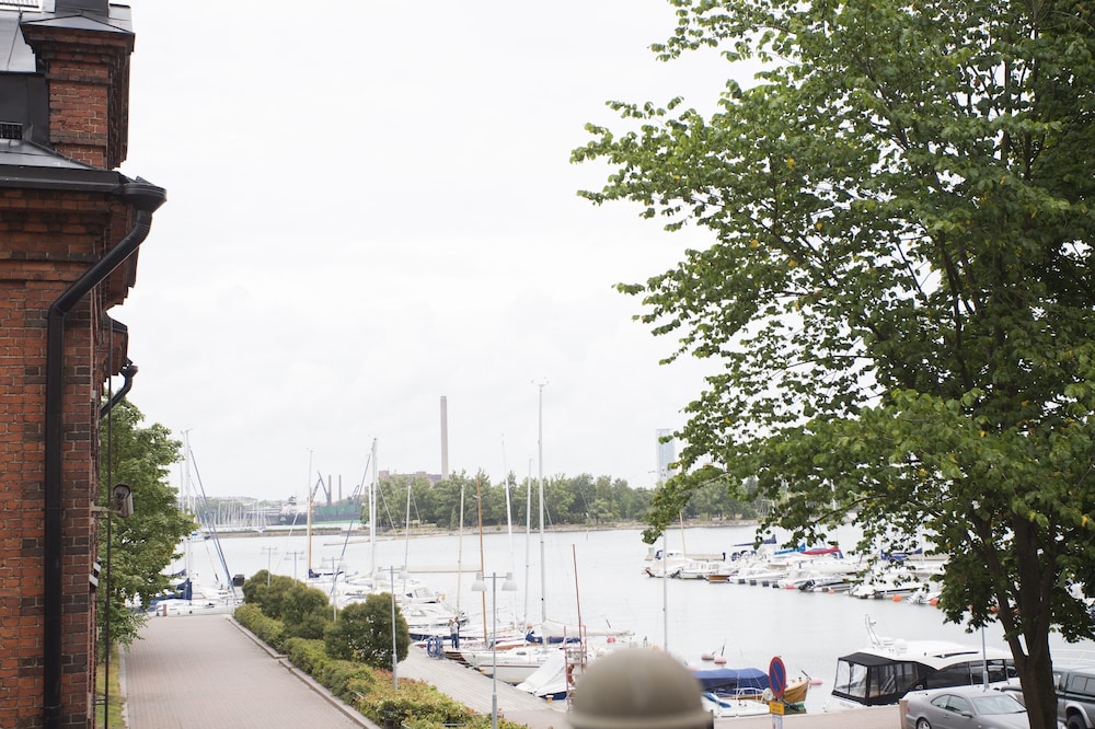 2ndhomes Katajanokka 2BR apartment with sauna view 4