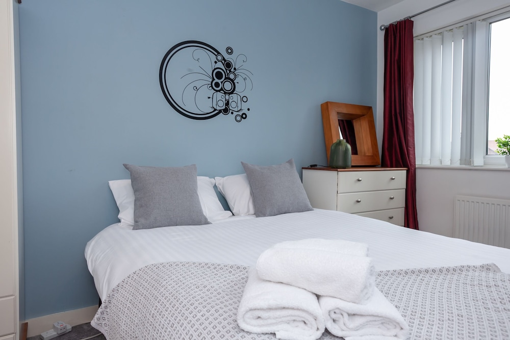 Lakeside view - Manchester townhouse view 3
