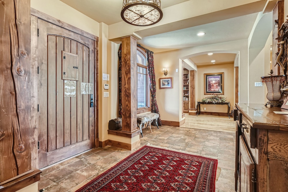 Marksberry Lodge 4 Bedroom Home by RedAwning