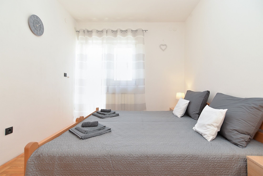 Apartments Emil 596