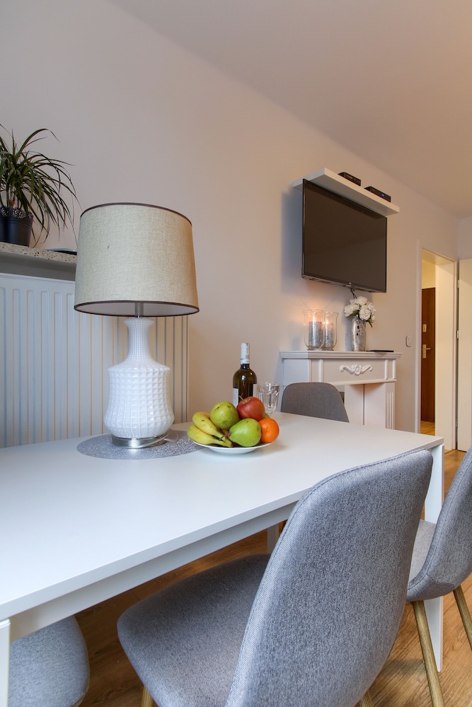 UNIT Short Rent Apartment by Warsaw Metro Station