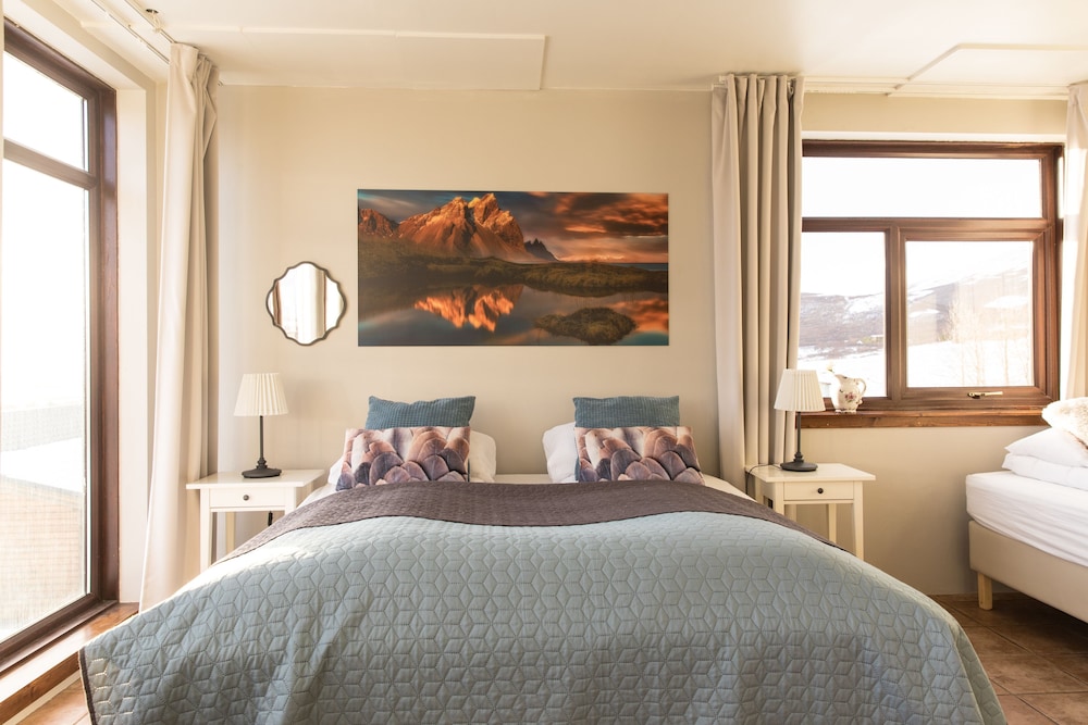 Farmhotel Efstidalur view 5
