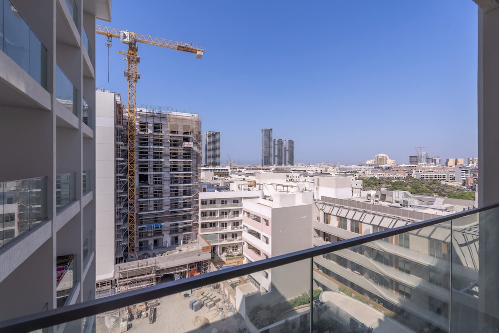 Peaceful Studio Flat That Sleeps 2 in Jumeirah Village Circle