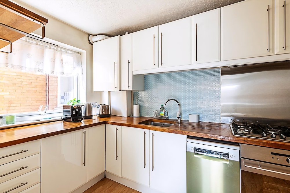 Quiet and Cosy 2-bed in Wimbledon