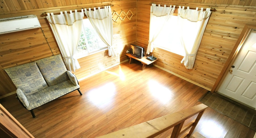Jeju Log Pension