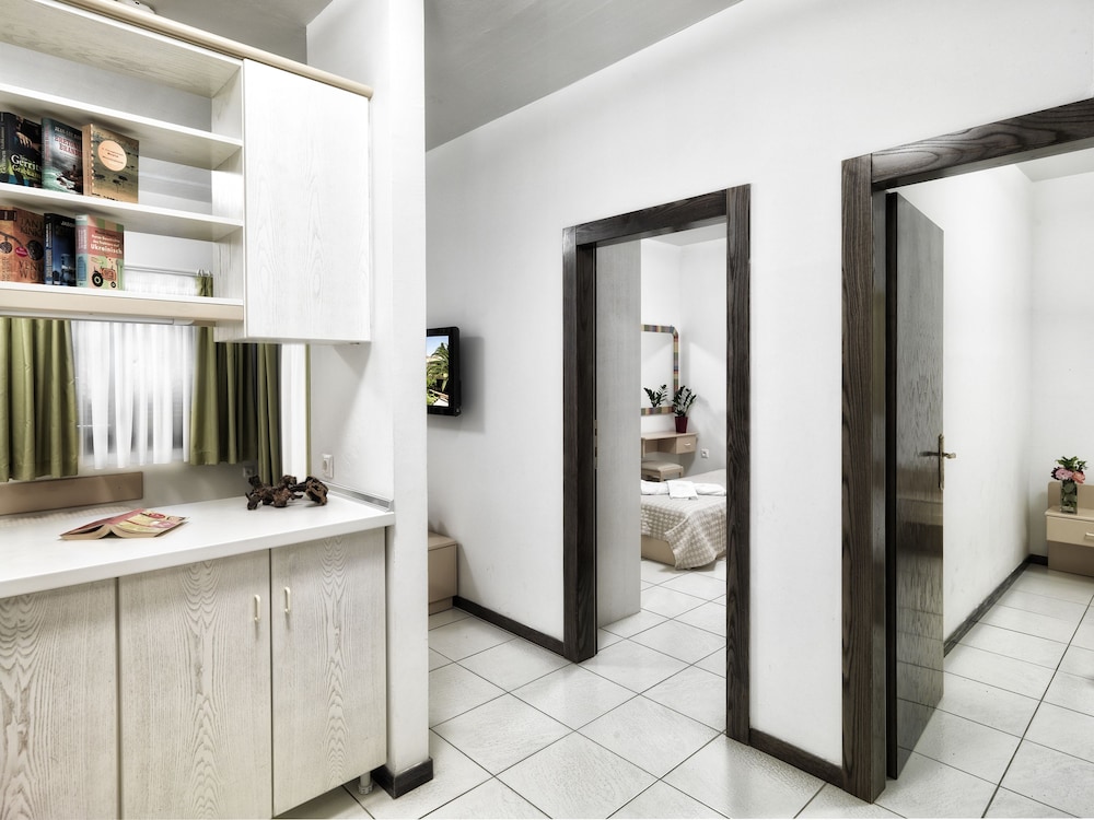 Elia Apartments