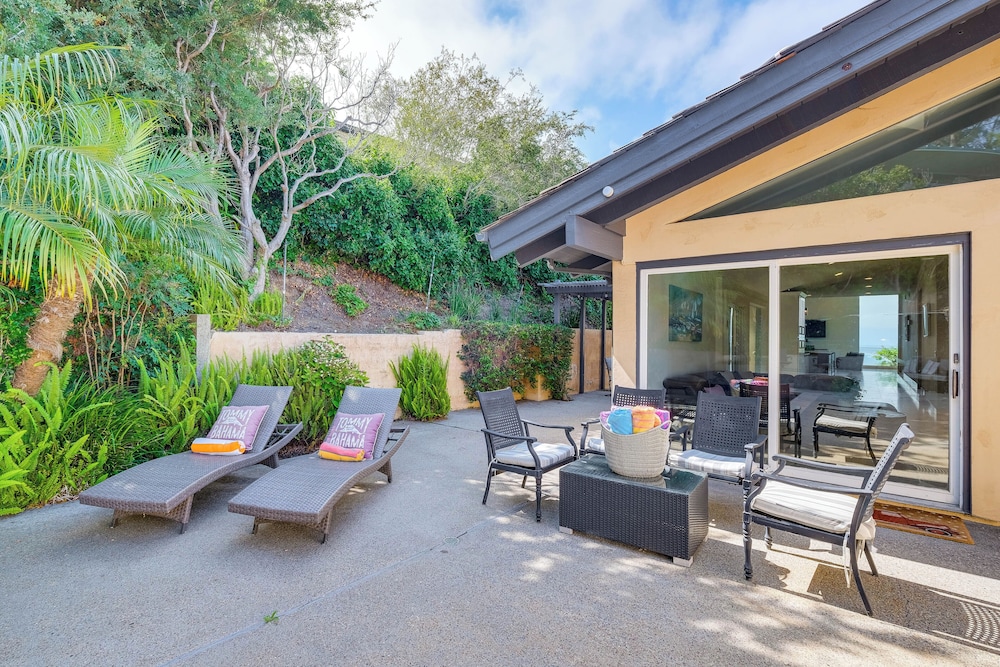 Pool & Coastline Views: Luxe La Jolla Home