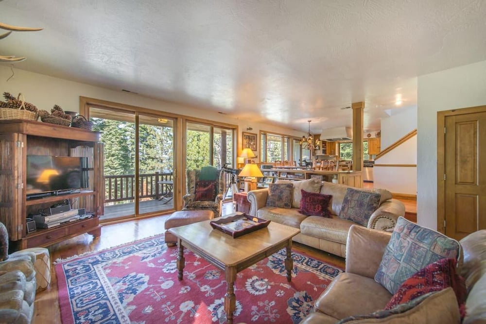 Ellis Peak by Avantstay Beautiful Mckinney Cabin w/ Filtered Lake Views view 5