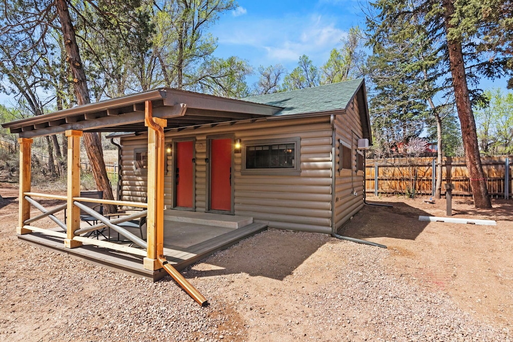Timber Lodge Cabin 02