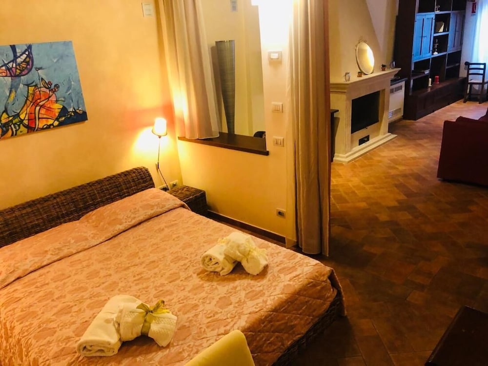 Room in Guest Room - La Dimora nel Corso view 2