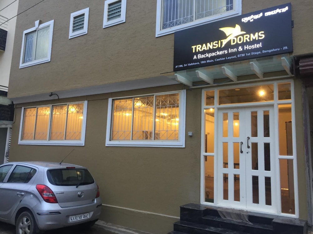 Transit Dorms - Hostel