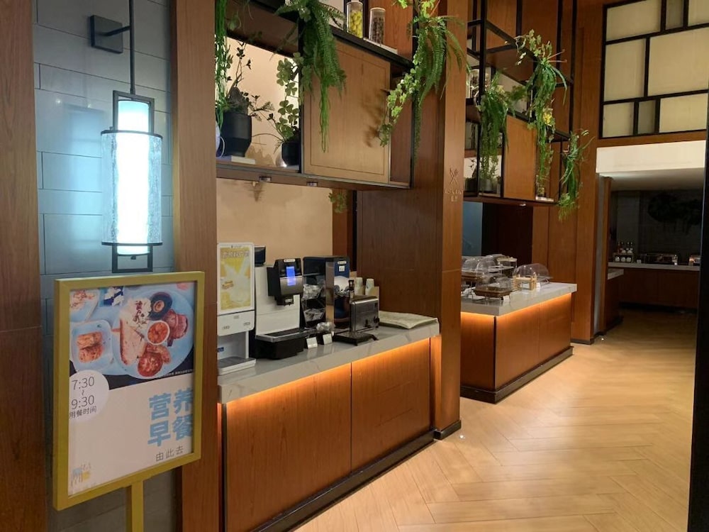 Trendy Romantic Hotel Guangzhou Panyu Qiaonan Aoyuan Plaza Branch - Free Deliver Service to Canton Fair Complex During Canton Fair Period