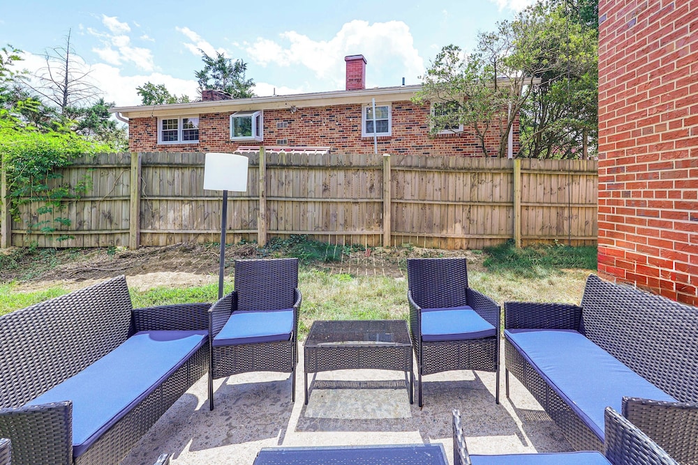 Fireplaces, Fire Pit & Family Fun: Alexandria Home