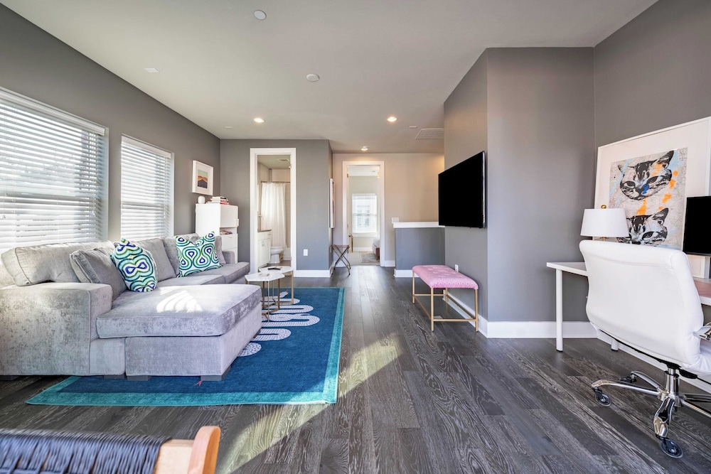 Modern Home, Private Balcony, Near Rainey & Lady Bird Lake Haus of Z